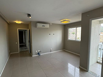 Apartamento com 01 Su�te + 02 Dormit�rios