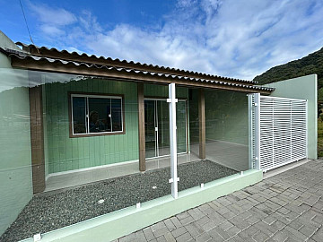Casa com 02 Dormit�rios no Espinheiros