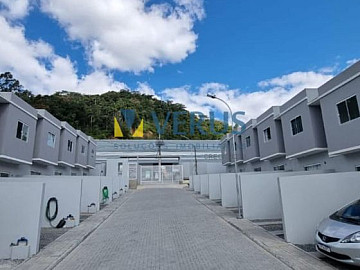 Sobrado com 02 Dormit�rios em �tima Localiza��o | Itaja�