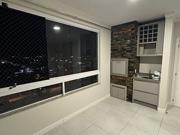 Apartamento com 01 Su�te + 02 Demi-su�tes | Semi-mobiliado n