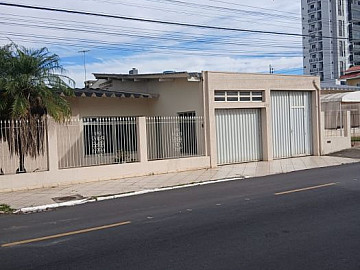 Casa com 03 Dormit�rios no Bairro S�o Judas